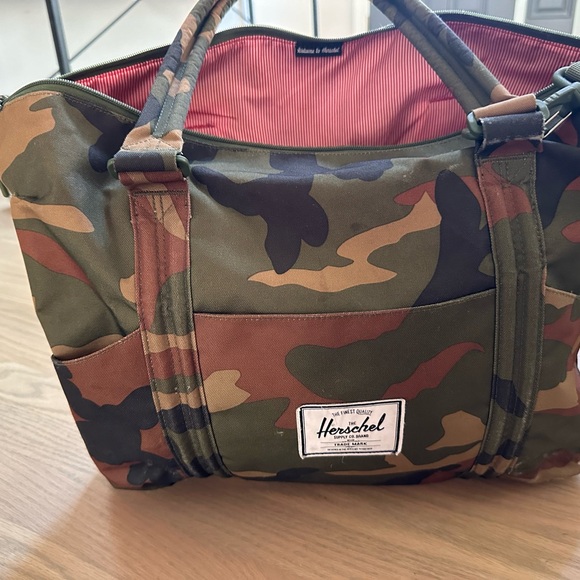 COPY - COPY - Herschel Baby Diaper Bag - Strand Duffle Sprout Camo - Picture 2 of 8